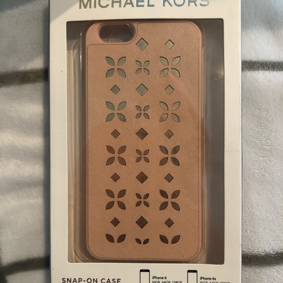 (BRAND NEW) Michael Kors IPhone 6/6s case - Picture 8 of 9